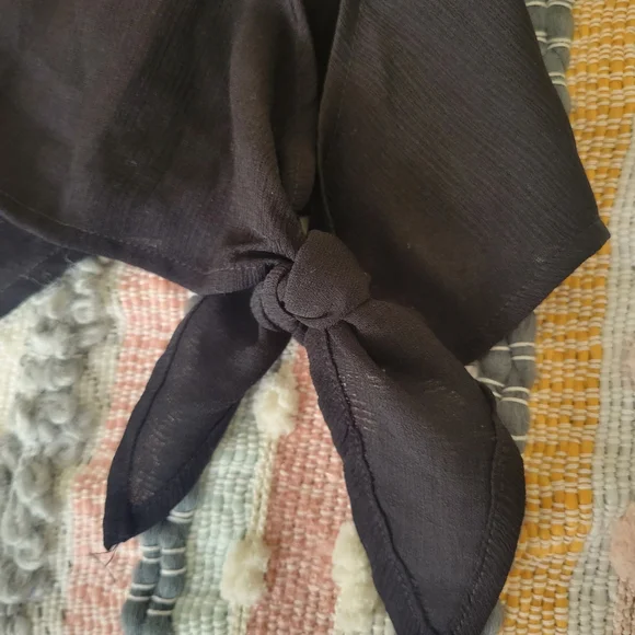 Eesome black boutique off the shoulder top - Picture 2 of 8